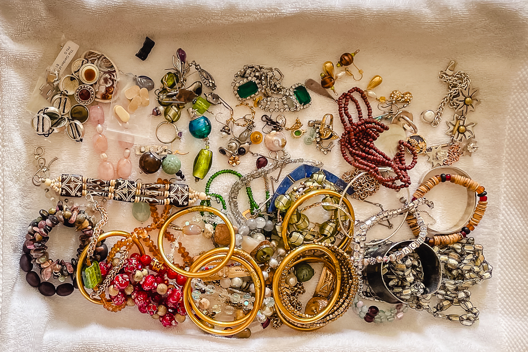 Nest of earrings